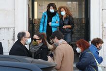 Família e amigos em lágrimas no último adeus ao ator Rogério Samora