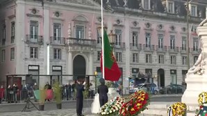 Hastear da bandeira ao som do hino nacional em Lisboa dá inicio às comemorações do 1.º de Dezembro