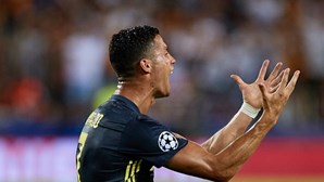 Cristiano Ronaldo e Rúben Dias no melhor onze do ano da Federação de História e Estatística do Futebol