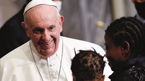 Papa Francisco pede para que pais apoiem os filhos homossexuais e não os condenem 