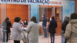 Governo tenta recuperar atraso na vacinação da Covid-19 antes do Natal