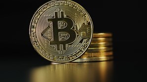 Criador do bitcoin vence causa em tribunal e mantém fortuna de biliões de dólares