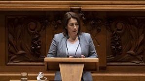 Ex-ministra Constança Urbano de Sousa comunica que abandona o parlamento