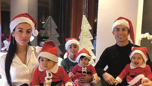 Cristiano Ronaldo vai ter Natal especial em Manchester com a família e os mimos da mãe 