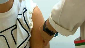 Enfermeira detida em Itália por fingir vacinar contra a Covid-19