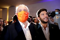 Líder do PSD, Rui Rio, e o líder do CDS, Francisco Rodrigues dos Santos, firmaram uma coligação para as Autárquicas