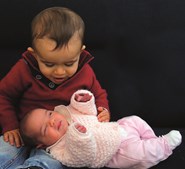 Os irmãos Mateus e Melanie nasceram ambos em tempo de pandemia, com 14 meses de diferença 