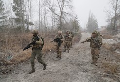 Ucrânia tem realizado manobras militares em resposta à mobilização de 100 mil efetivos russos para a fronteira