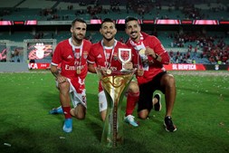 Rafa, Pizzi e André Almeida juntos após uma conquista do clube