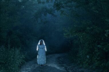 Jovem veste-se de fantasma para assustar vizinhos e acaba morta a tiro por homem em pânico