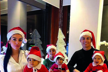 Cristiano Ronaldo com a família no Natal