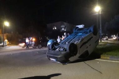 Dois feridos em colisão entre carro e Carrinha na EN1 em Gaia