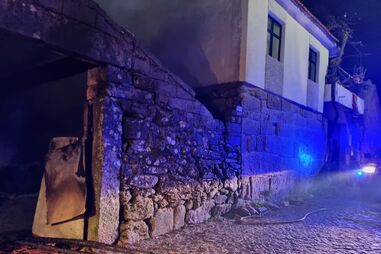 Incêndio destrói armazém agrícola em Montalegre