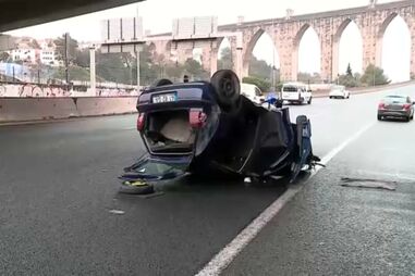 Acidente condiciona trânsito no Eixo Norte-Sul em Lisboa junto ao Aqueduto das Águas Livres