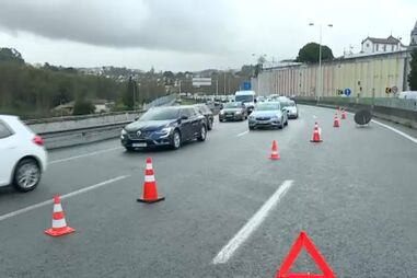 Despiste na A43, sentido Porto-Gondomar, faz um ferido e está a congestionar o trânsito