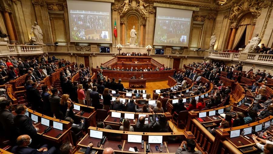 Parlamento foi dissolvido  ontem pelo Presidente da República. As eleições Legislativas antecipadas estão marcadas para 30 de janeiro