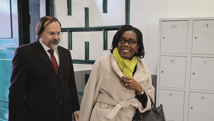 Rómulo Mateus com a ministra da Justiça, Francisca Van Dunem, numa visita ao Estabelecimento Prisional de Lisboa 