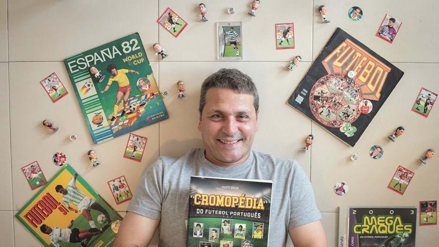 Hugo Silva, treinador de futebol, coleciona cromos, bonecos e calendários. Já publicou dois livros sobre o tema do colecionismo 
