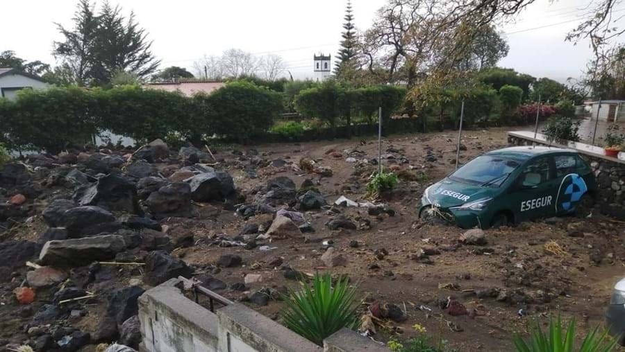 Destruição nos Açores