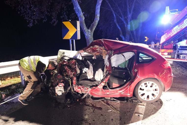 Colisão entre carro e camião faz provoca um morto em Évora