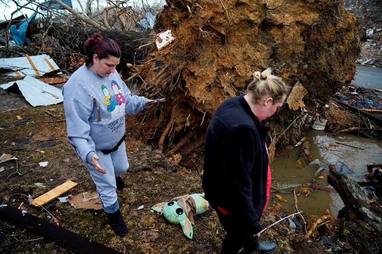 Tornado deixa cenário de destruição em Kentucky nos EUA e provoca pelo menos 70 mortos
