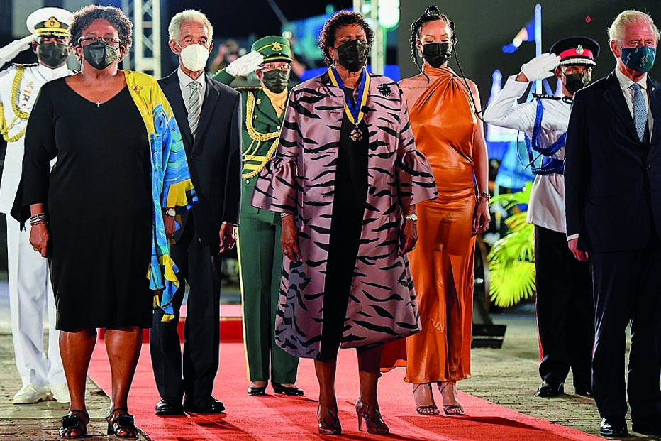 Cerimónia assinalou fim da influência colonial britânica e o início de uma nova república