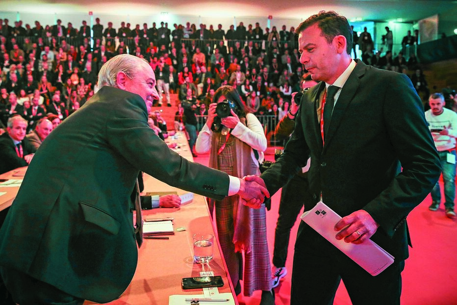 Líder do PSD é cumprimentado pelo candidato derrotado nas eleições  diretas de 2020