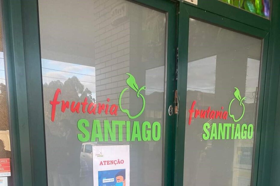 Assaltantes roubou cerca de três mil euros em bacalhau, presunto e chocolates, na frutaria Santiago