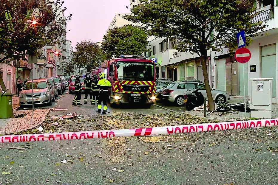 bombeiros, socorro, fuga de gás, explosão