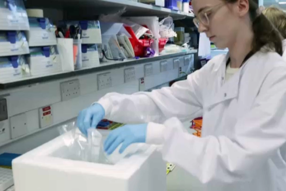 2021-12-04_15_01_10 omicron.png