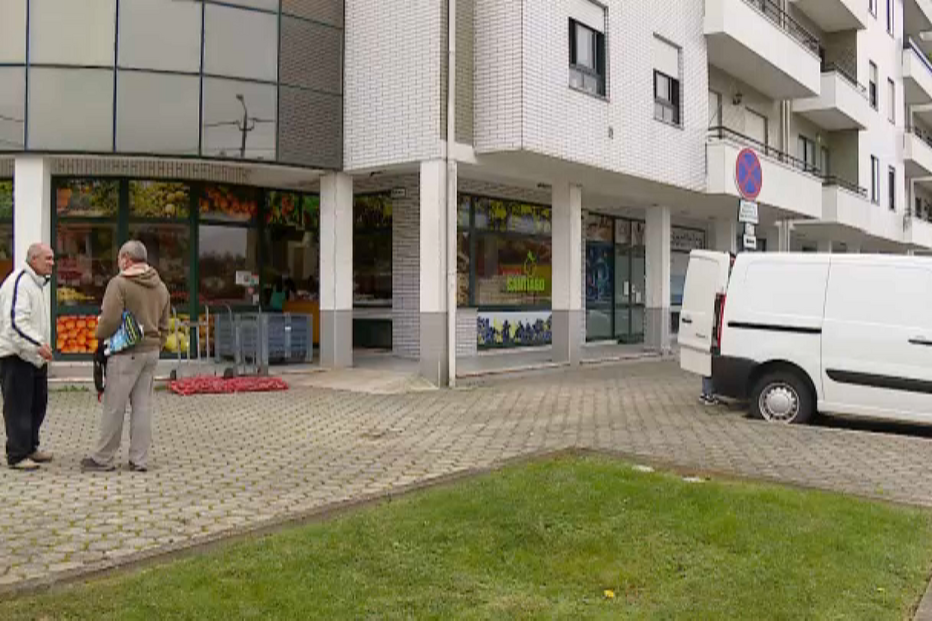 Grupo rouba 3 mil euros em bacalhau, presuntos e caixas de chocolate