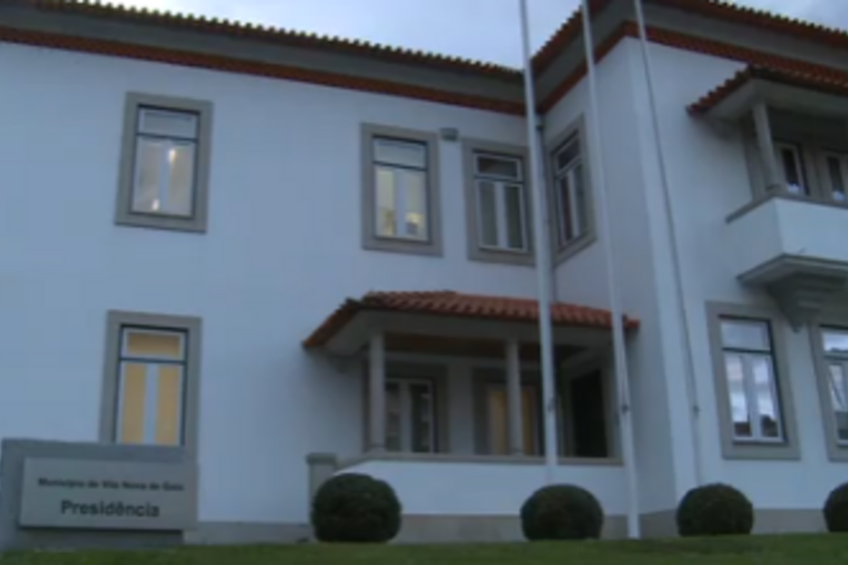 Jovem homicida apanhado após matar português em França