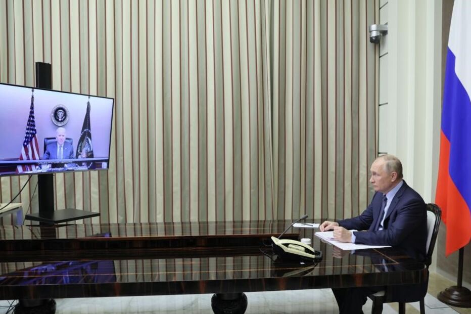 Putin e Biden reuniram em conferência virtual