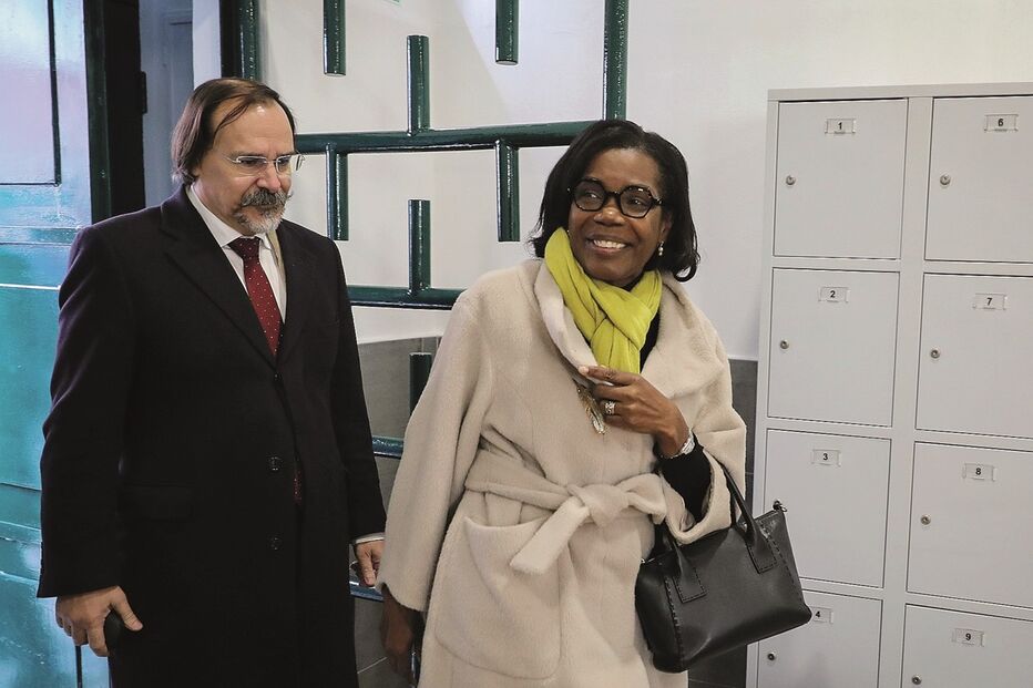 Rómulo Mateus com a ministra da Justiça, Francisca Van Dunem, numa visita ao Estabelecimento Prisional de Lisboa 