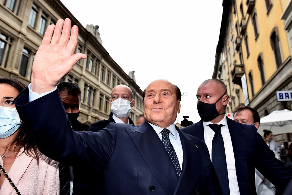 2021-12-09T113459Z_1125666336_RC2ZAR9INK4F_RTRMADP_3_ITALY-POLITICS-BERLUSCONI.JPG (12203921) (Milenium)