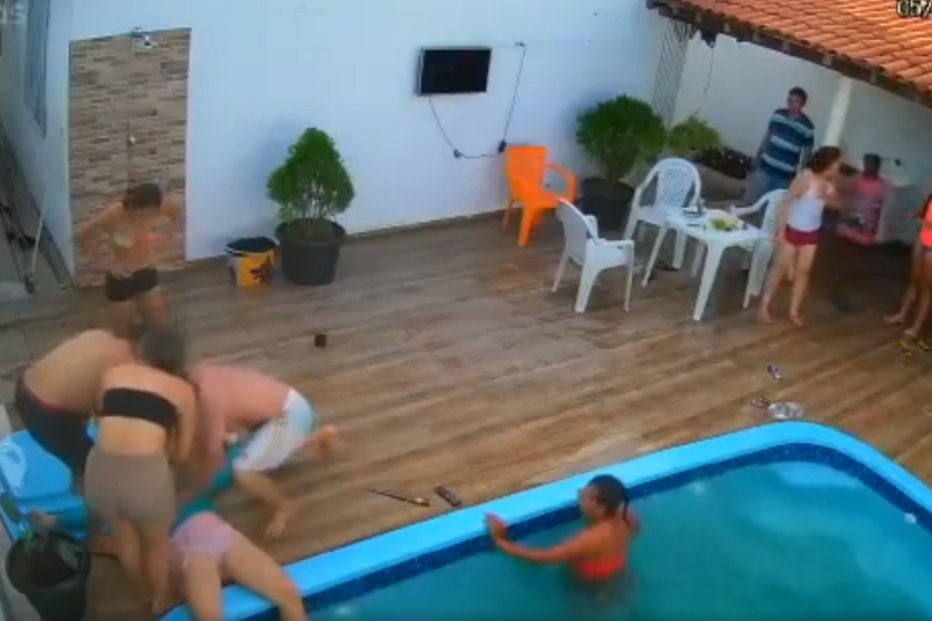 Jovem de 13 anos é sugada pelo ralo da piscina, fica dois minutos submersa e sobrevive