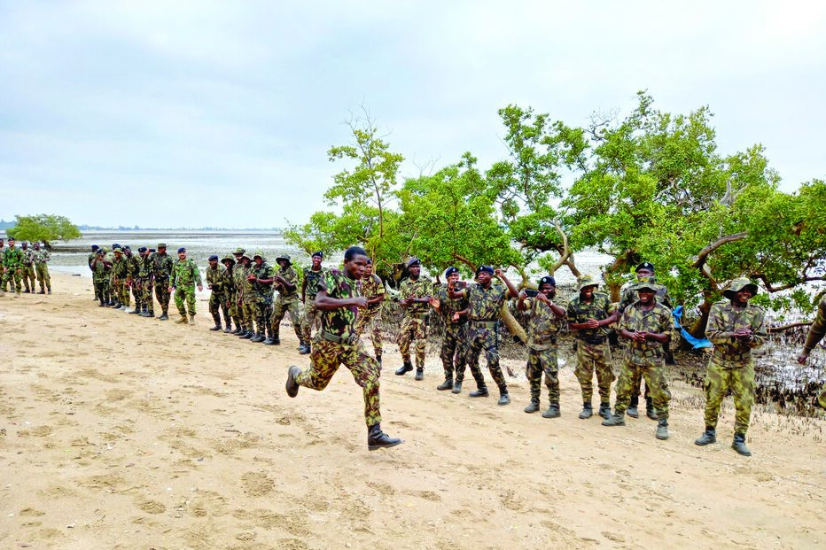 Formação de fuzileiros moçambicanos é realizada por militares de elite portugueses 