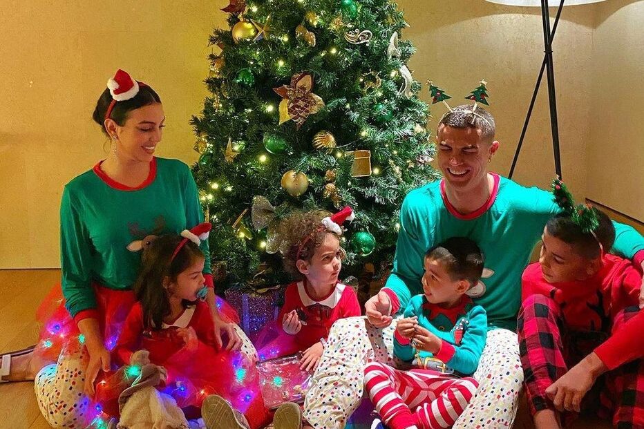 Cristiano Ronaldo e Georgina Rodríguez vão receber a família  na casa de Manchester, Inglaterra
