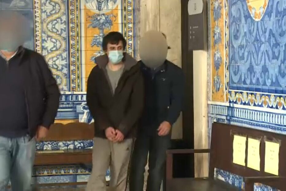 Homem de 29 anos vive 'em sofrimento' por matar o pai à martelada