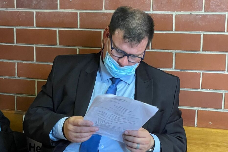 Advogado de João Rendeiro a consultar o processo