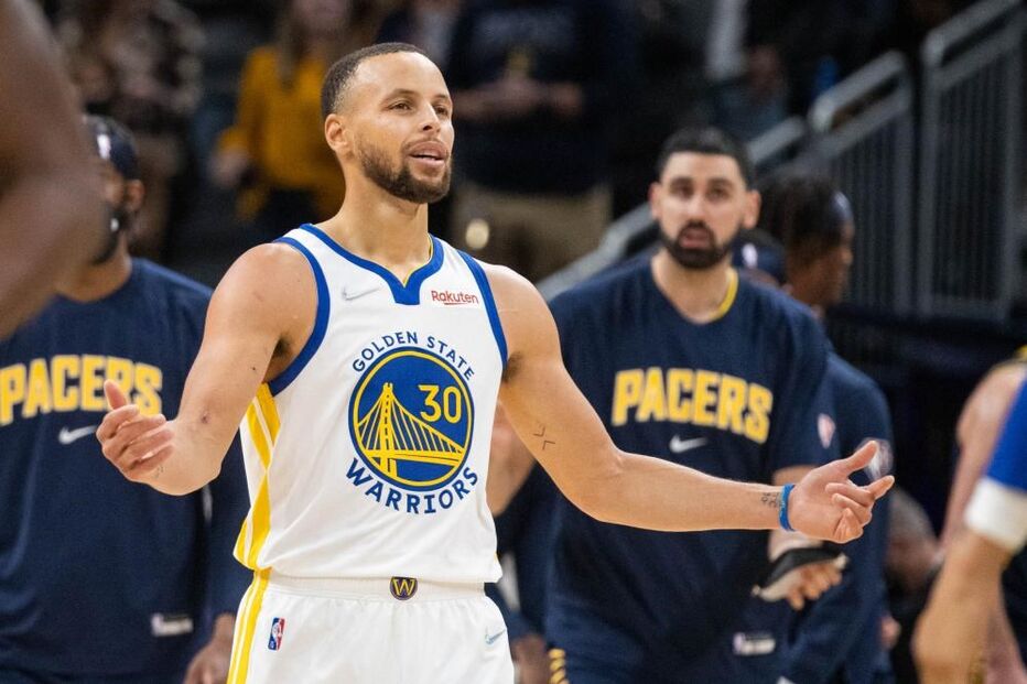 Stephen Curry bate recorde de triplos da história da época regular da NBA