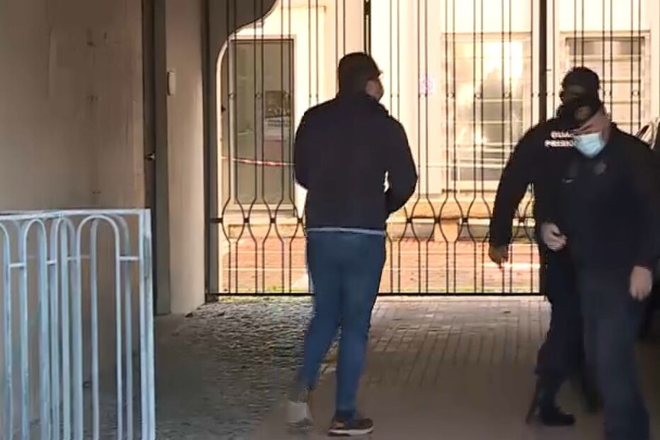 Homem esfaqueia pai até à morte por ouvir “nuvem falante”