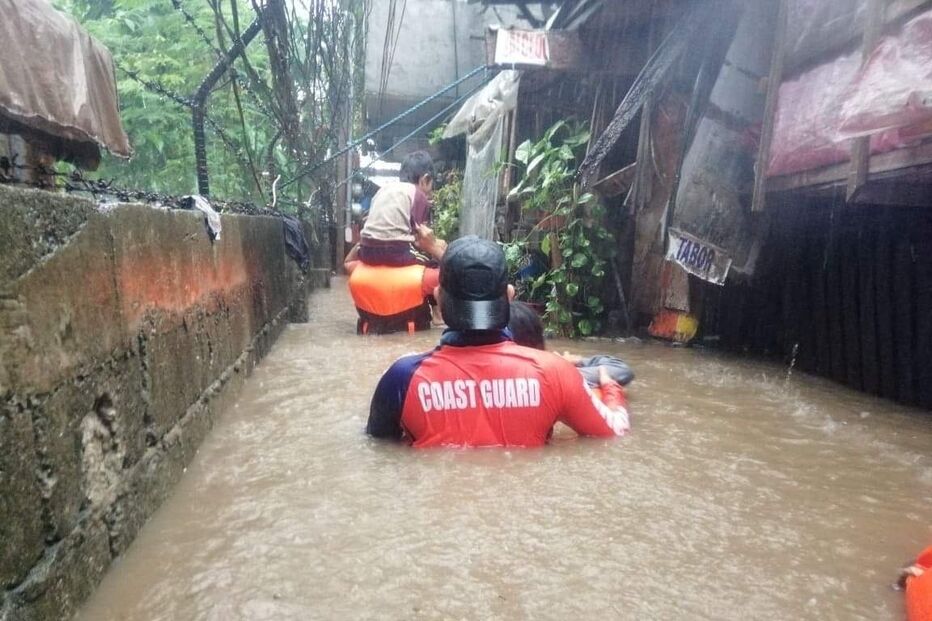 Milhares de filipinos procuram refúgio com aproximação de tufão Rai
