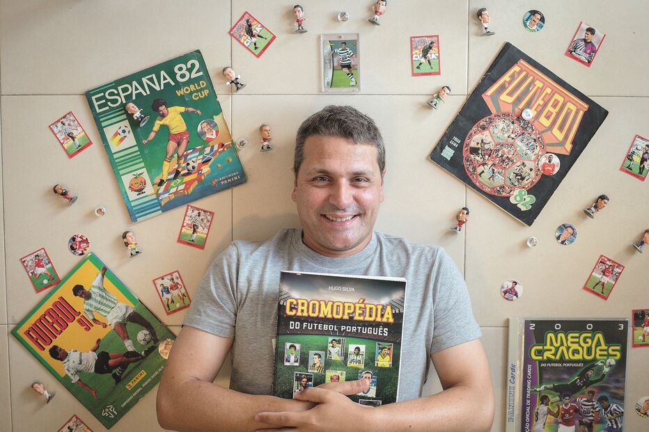 Hugo Silva, treinador de futebol, coleciona cromos, bonecos e calendários. Já publicou dois livros sobre o tema do colecionismo 