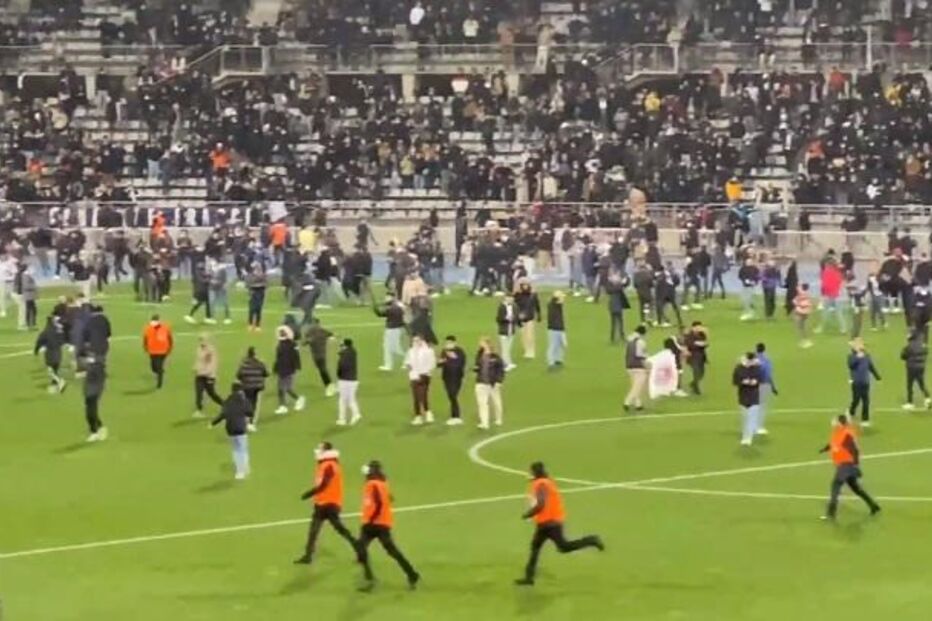 Distúrbios no Paris FC-Lyon da Taça de França levam a suspensão do jogo