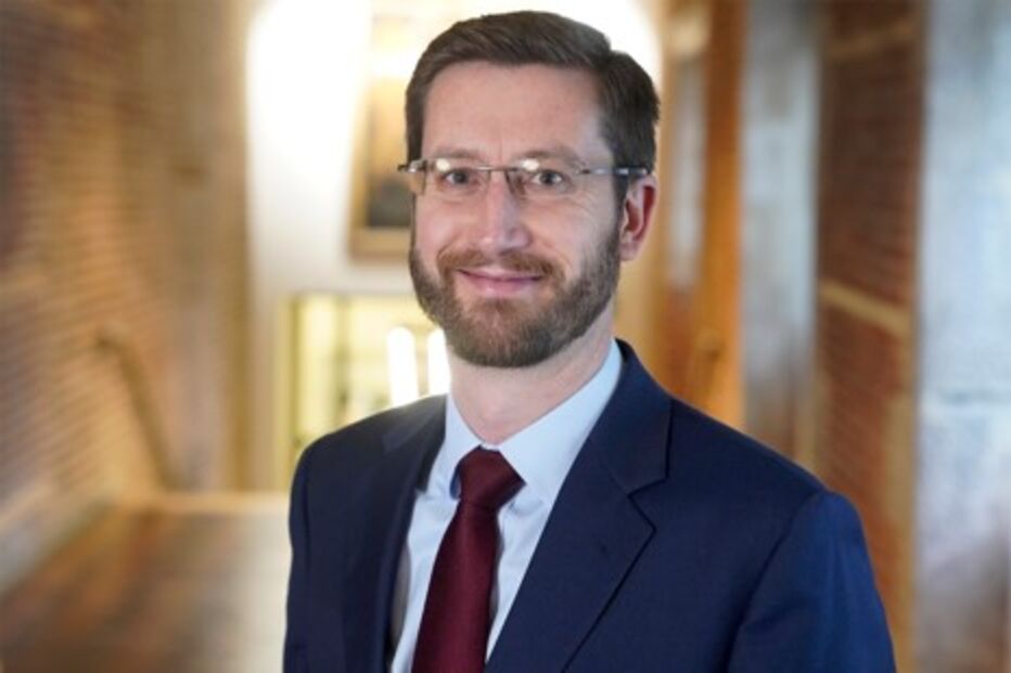 Simon Case demitiu-se