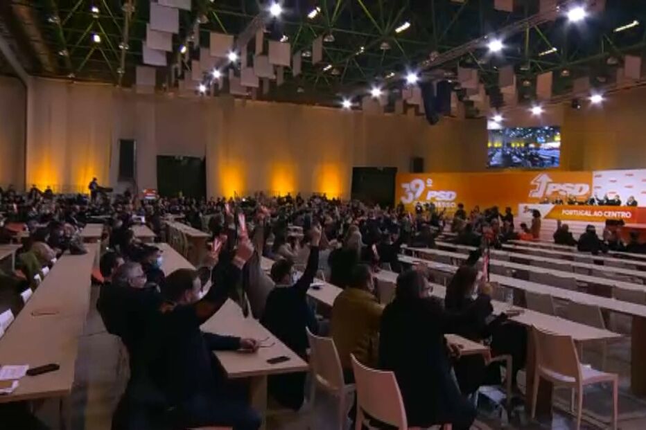 Moção de estratégia global de Rui Rio aprovada com duas abstenções