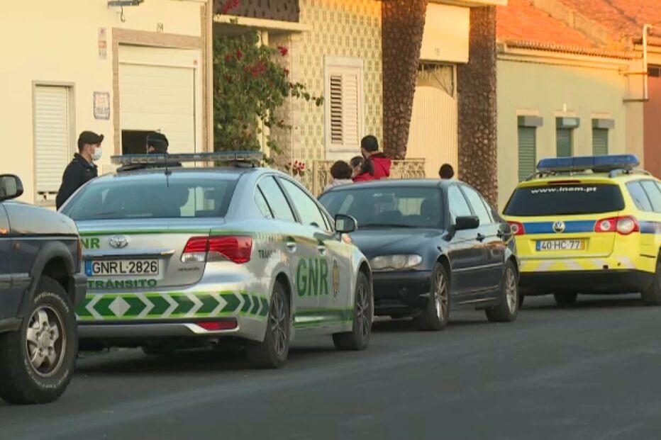 Bombeiro atropela e mata neto à porta de casa