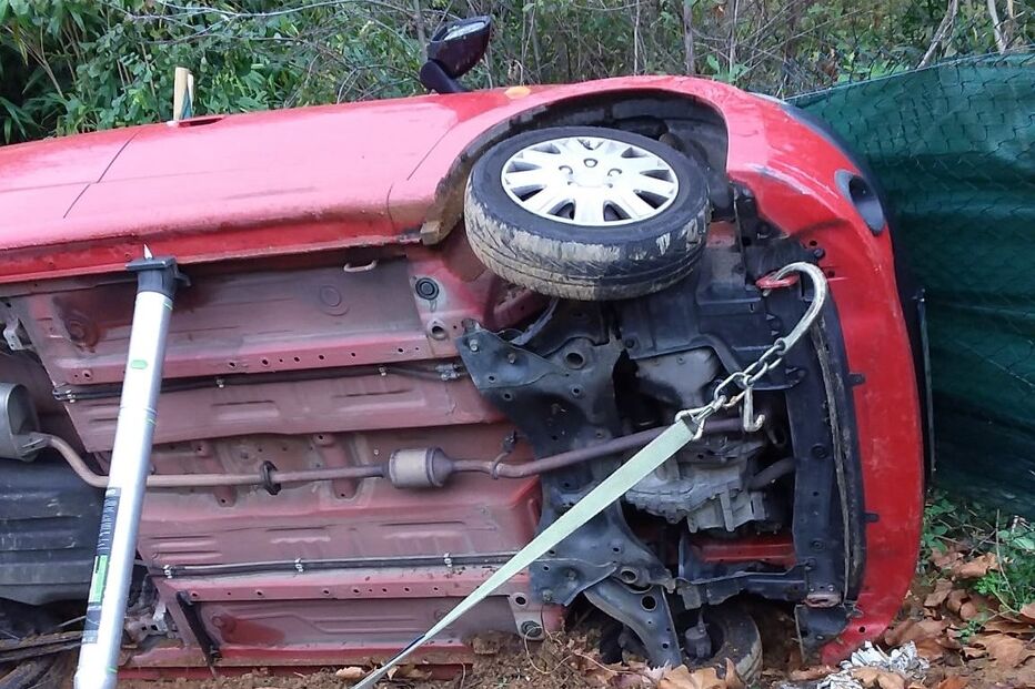 Despiste seguido de capotamento de carro em Espinho