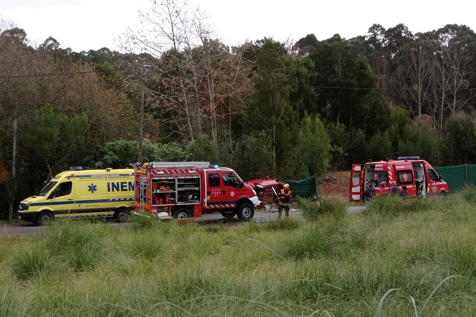 Despiste seguido de capotamento de carro em Espinho	